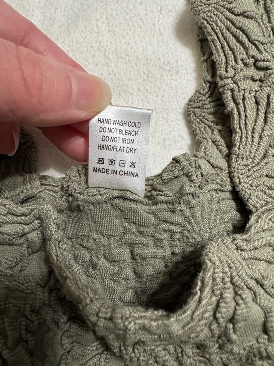 Patterned Seamless Tank Top - Picture 7 of 7